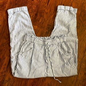American Eagle high-waisted pants with pockets